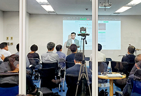 定例業務報告会の実施